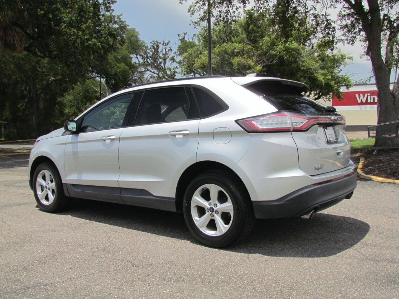 Used 2018 Ford Edge SE FWD image 7