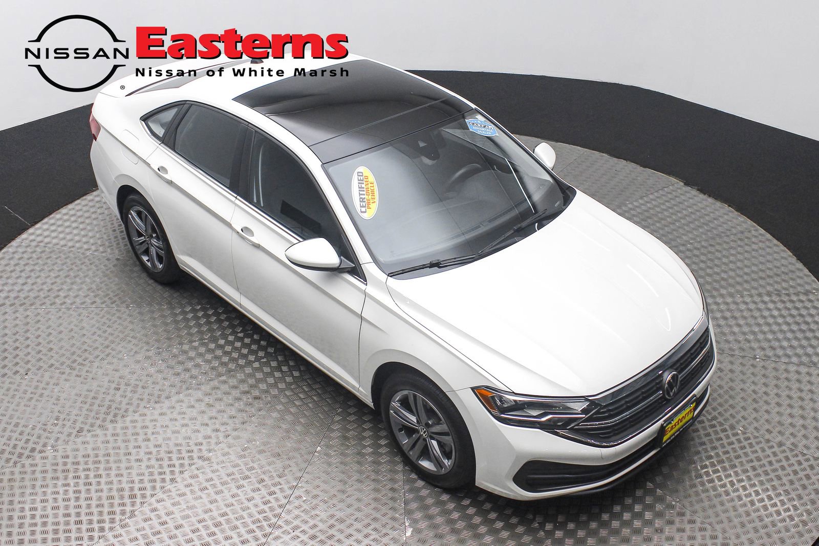 Used 2023 Volkswagen Jetta SE w/ Panoramic Sunroof Package image 3