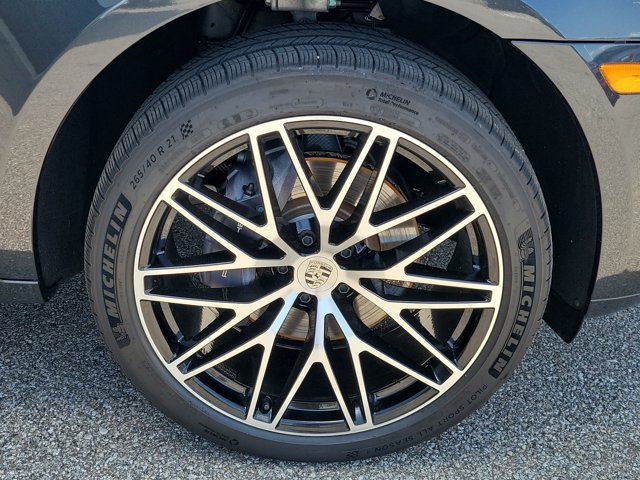 Certified 2026 Porsche Macan Turbo AWD/4WD image 14
