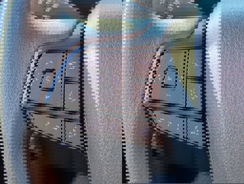 Used 2025 Toyota Sienna LE w/ LE Plus Package image 26