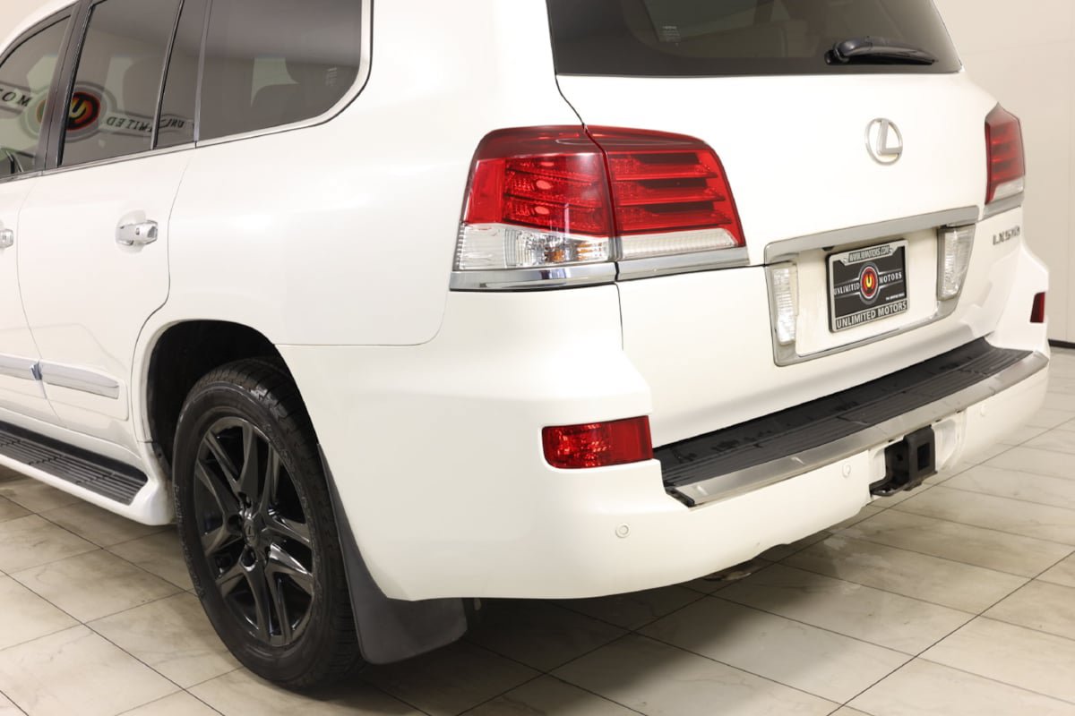 Used 2013 Lexus LX 570 4WD w/ Luxury Pkg w/Pre-crash image 47