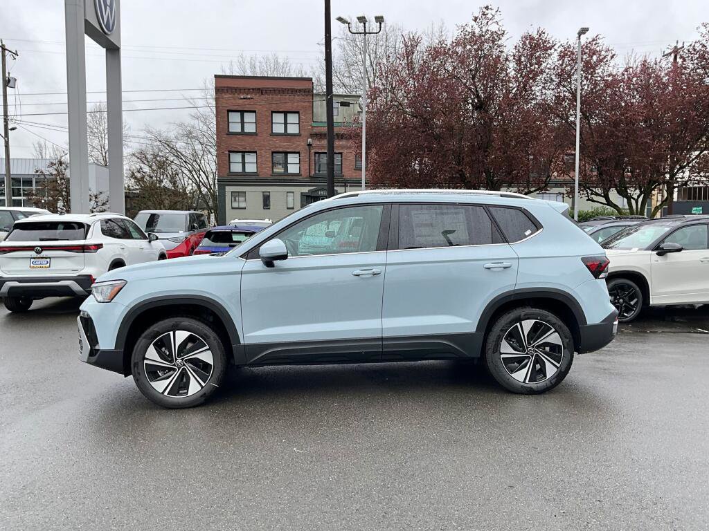 New 2026 Volkswagen Taos SE image 5