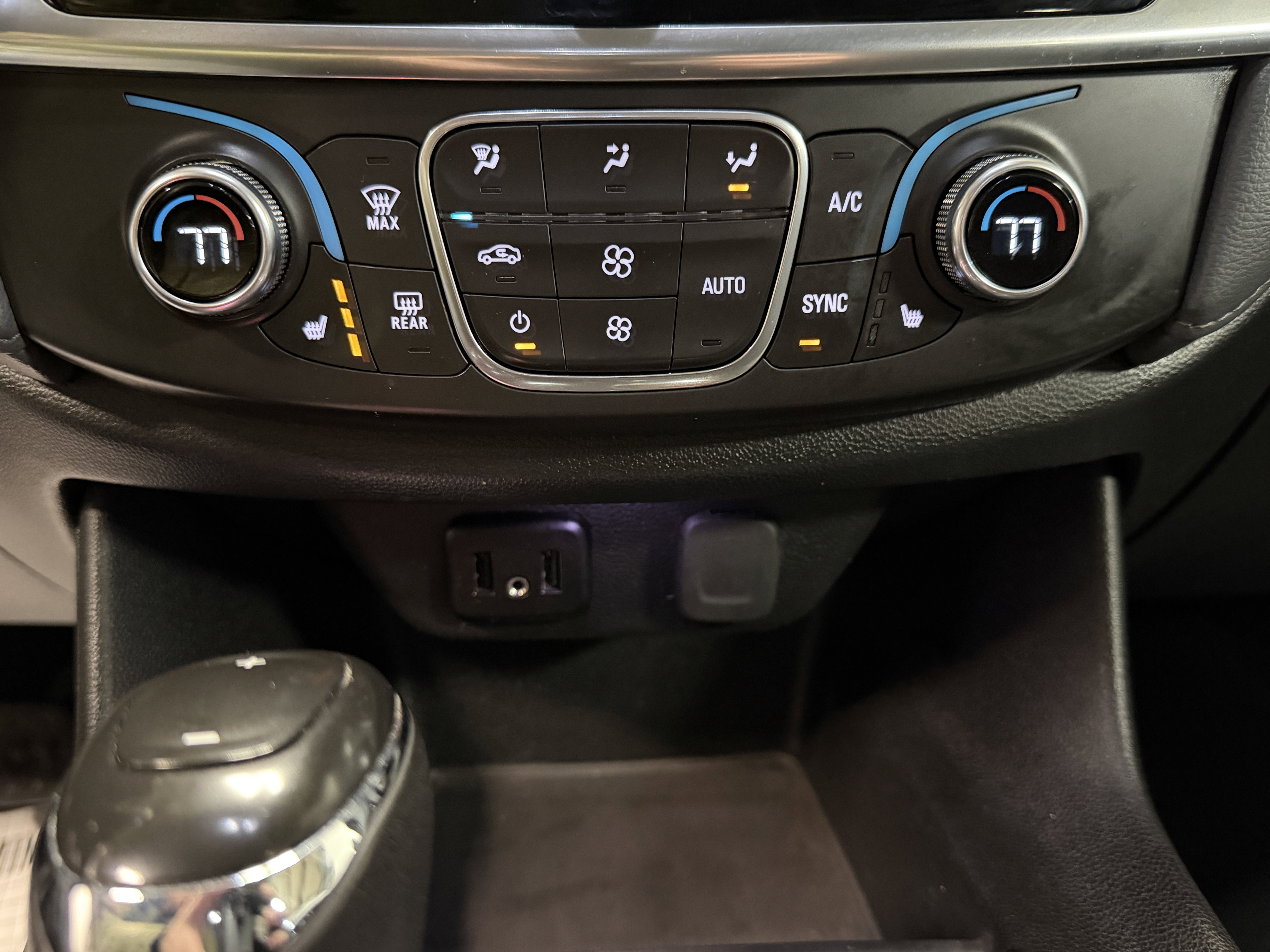 Used 2019 Chevrolet Traverse LT image 13