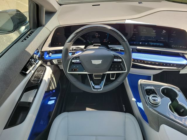 New 2027 Cadillac Optiq Luxury w/ LPO, Floor Liner Package AWD/4WD image 9
