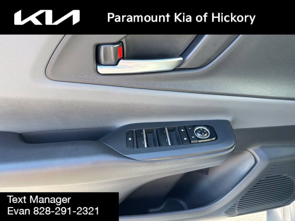 Used 2025 Toyota Prius XLE FWD image 14
