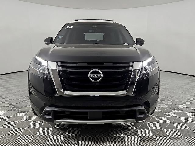 Used 2024 Nissan Pathfinder Platinum FWD image 2
