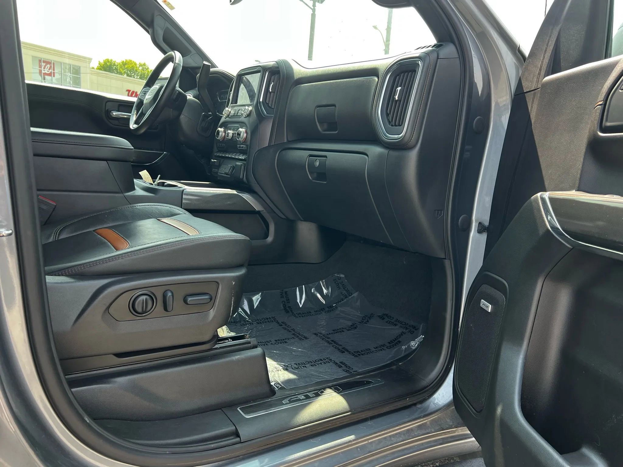 Used 2022 GMC Sierra 1500 AT4 w/ AT4 Premium Package image 10