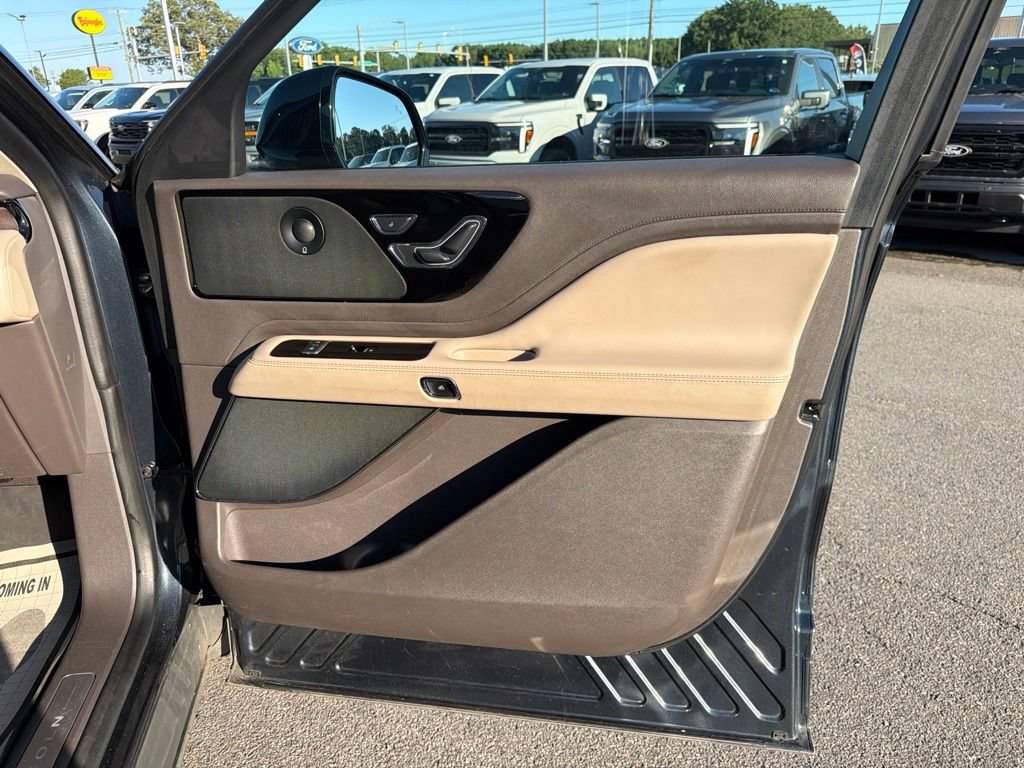 Used 2021 Lincoln Aviator Reserve w/ Equipment Group 201A AWD/4WD image 24