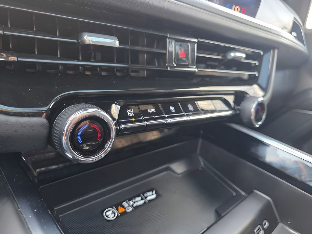 Used 2025 Chevrolet Suburban High Country image 31