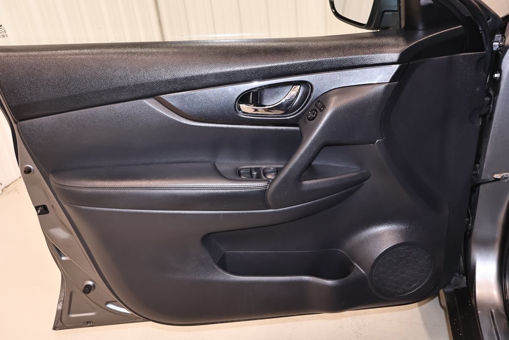 Used 2019 Nissan Rogue S w/ Special Edition Package AWD/4WD image 10