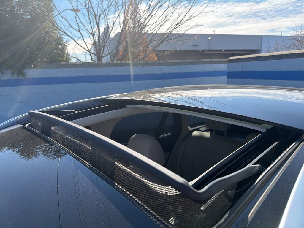 Used 2022 Mercedes-Benz GLC 300 4MATIC image 11