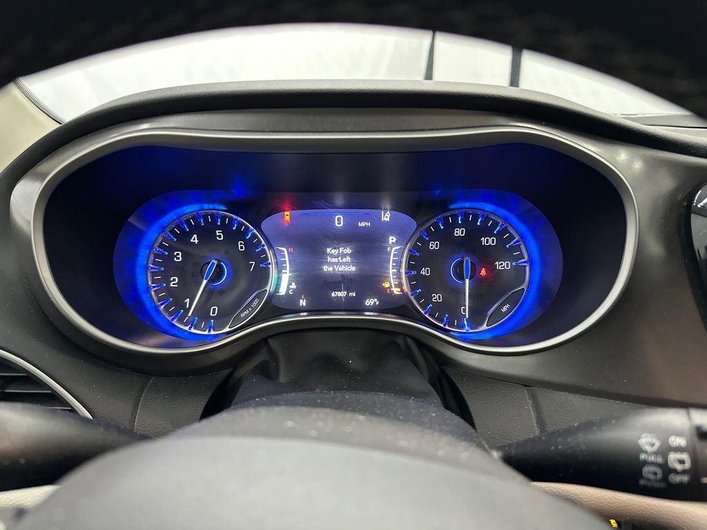 Used 2023 Chrysler Pacifica Touring-L FWD image 30