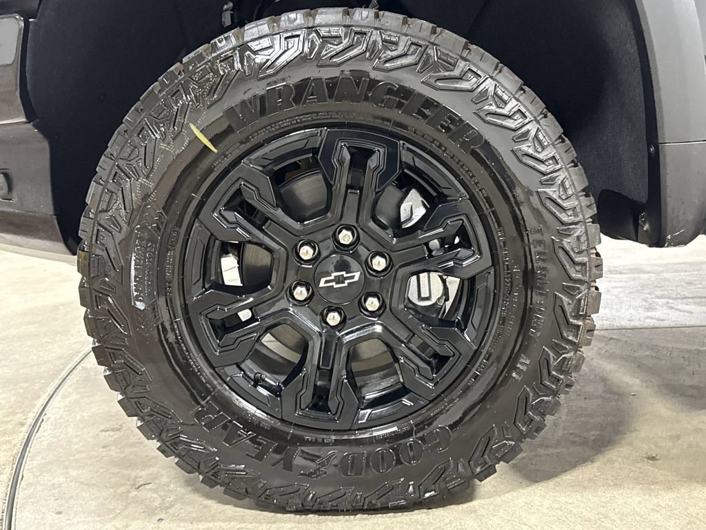 New 2026 Chevrolet Silverado 1500 ZR2 w/ Dark Appearance Package AWD/4WD image 28