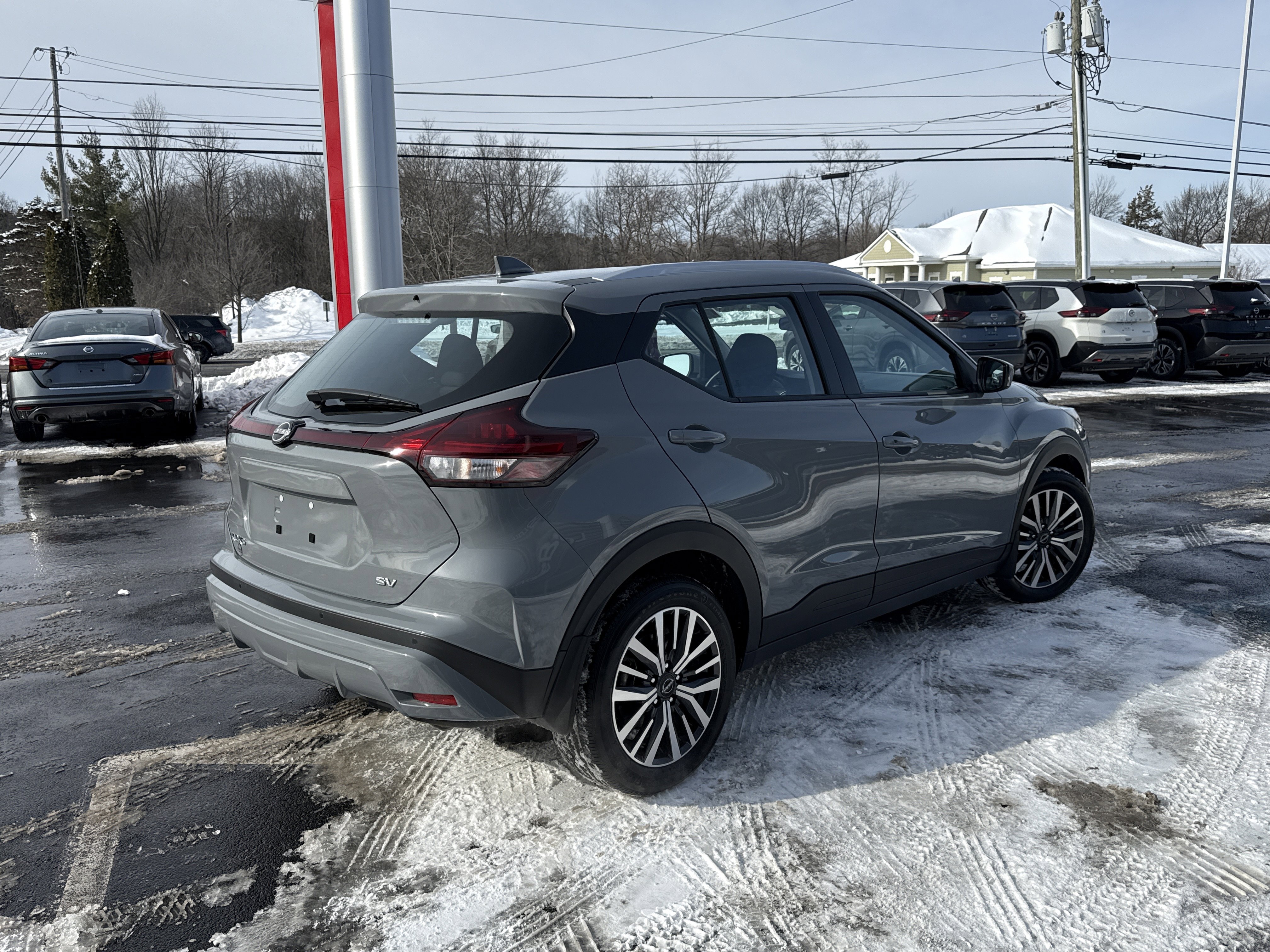 Used 2023 Nissan Kicks SV image 11