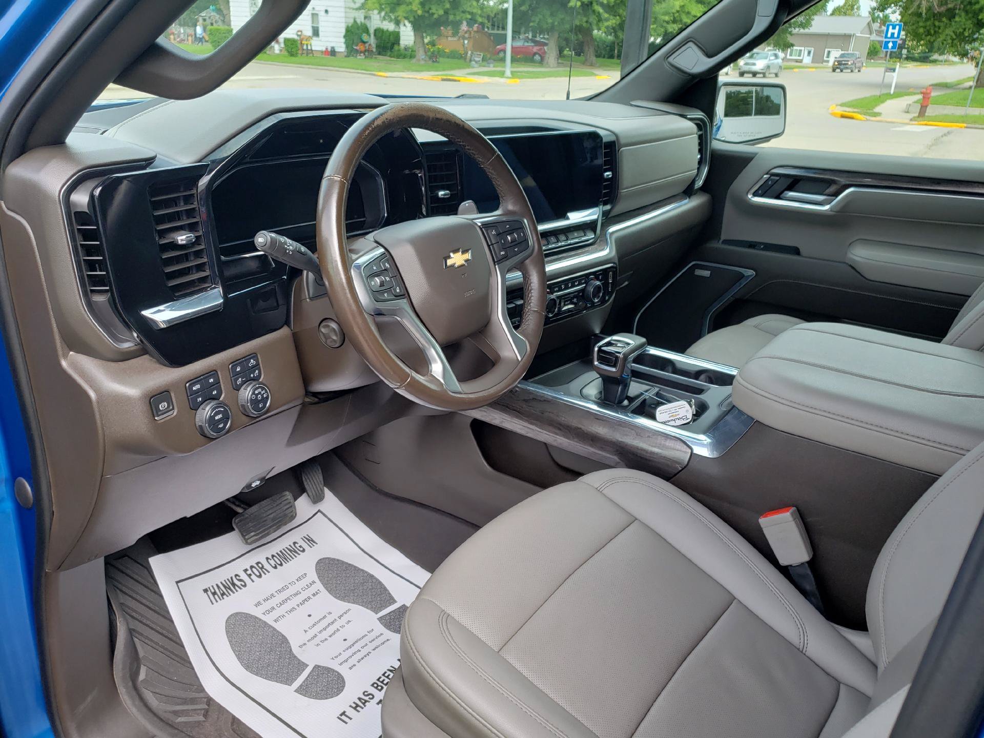 Used 2023 Chevrolet Silverado 1500 LTZ AWD/4WD image 9
