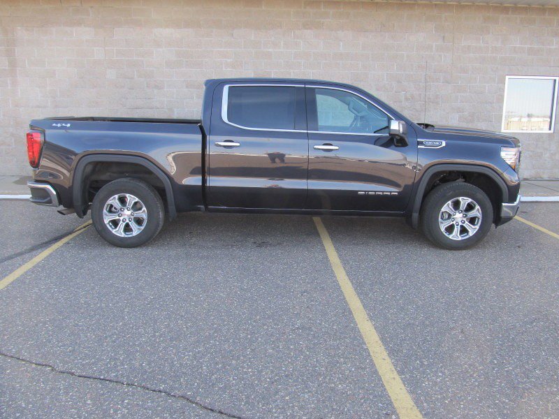 Used 2025 GMC Sierra 1500 SLT image 3