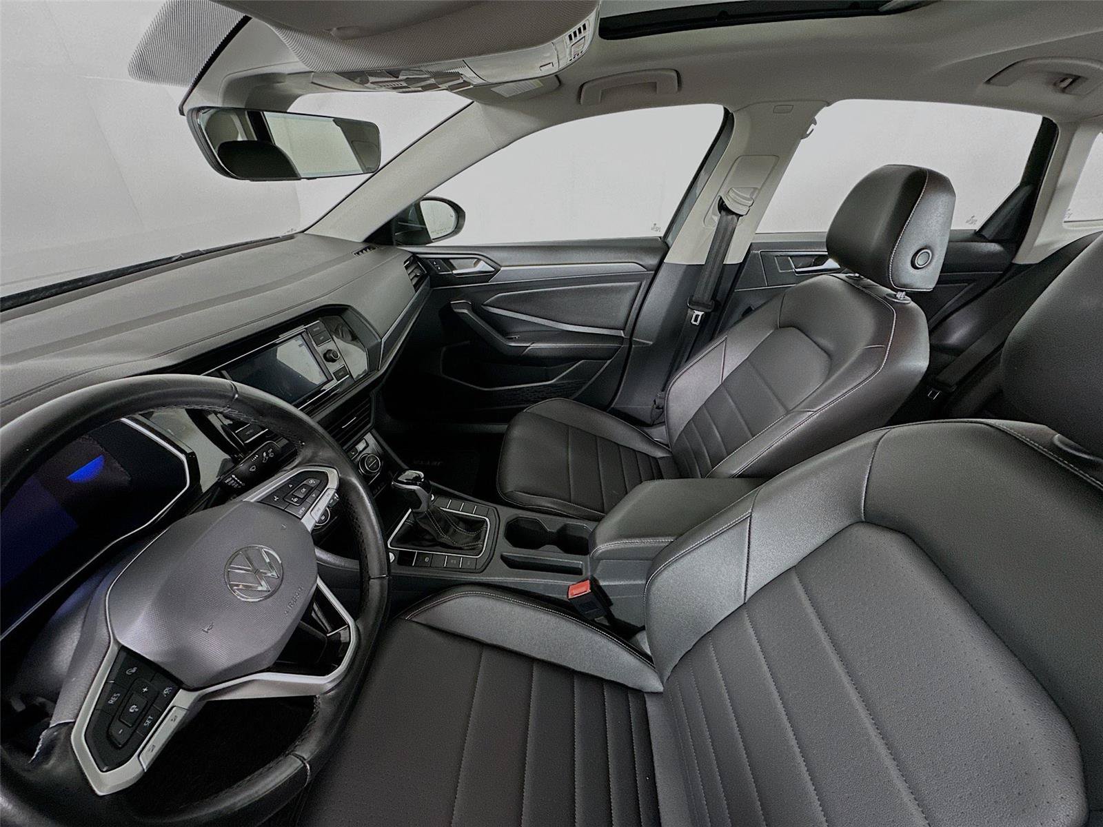 Used 2022 Volkswagen Jetta SE w/ Panoramic Sunroof Package FWD image 5