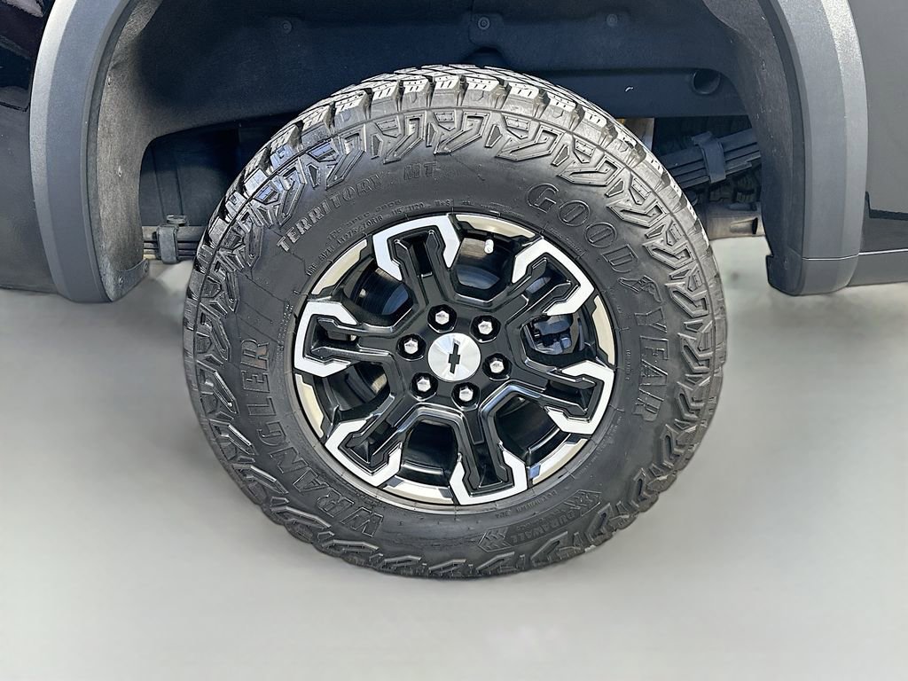 Used 2025 Chevrolet Silverado 1500 ZR2 w/ Technology Package image 35