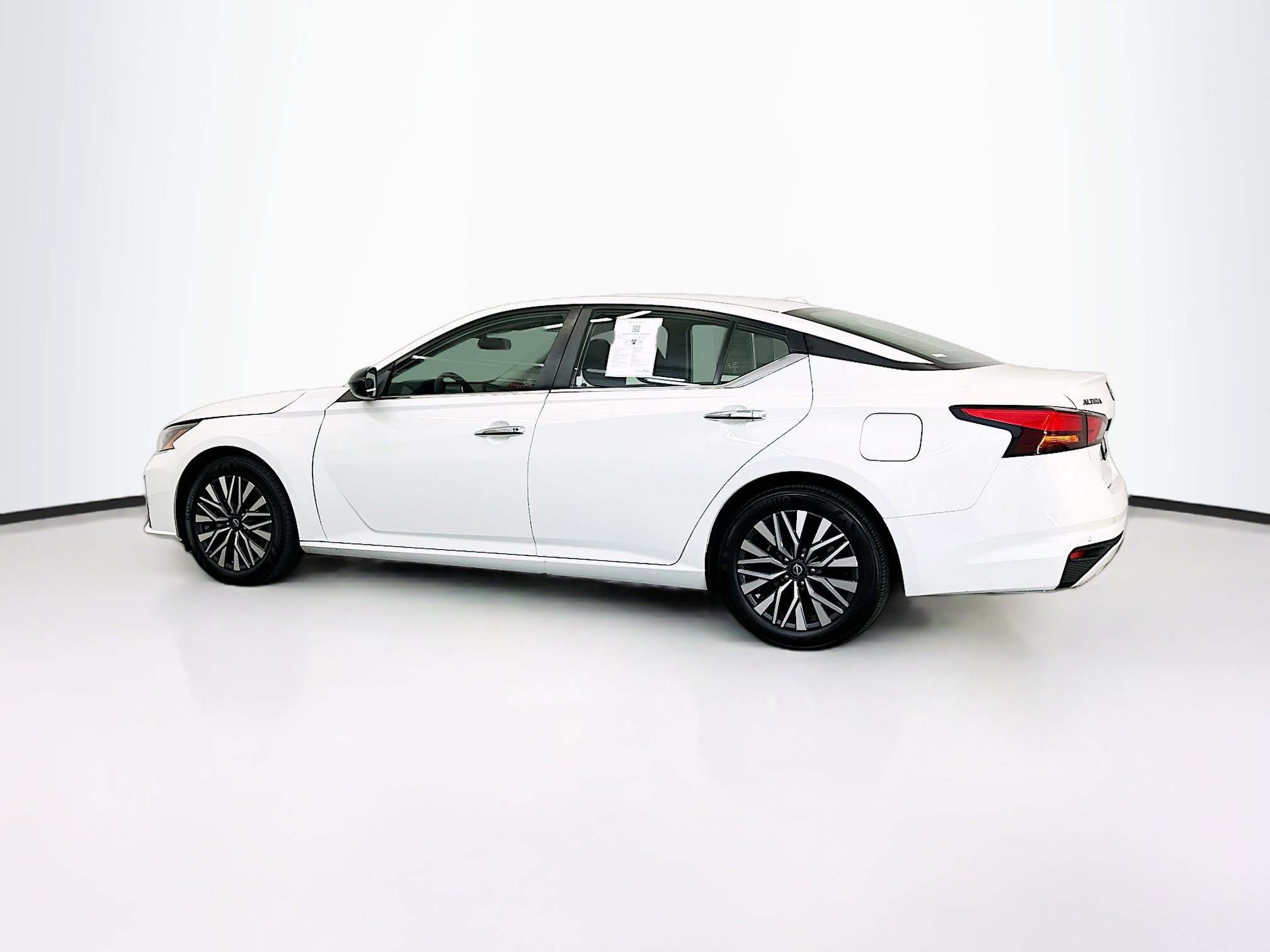 Used 2025 Nissan Altima 2.5 SV image 5