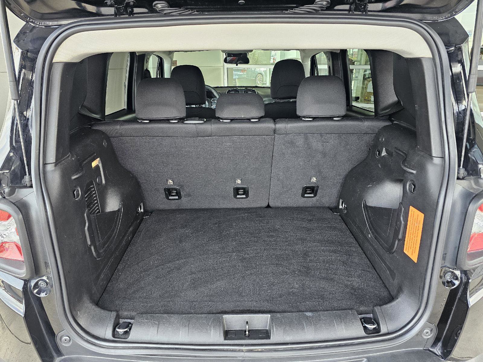 Used 2023 Jeep Renegade Latitude image 5