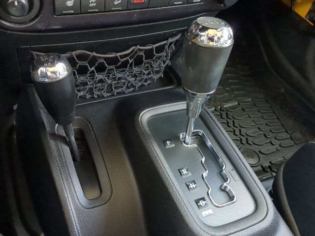 Used 2015 Jeep Wrangler Unlimited Sahara image 11