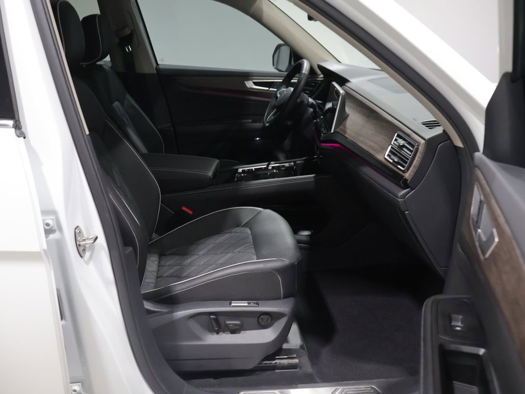 Used 2025 Volkswagen Atlas SEL Premium R-Line image 22