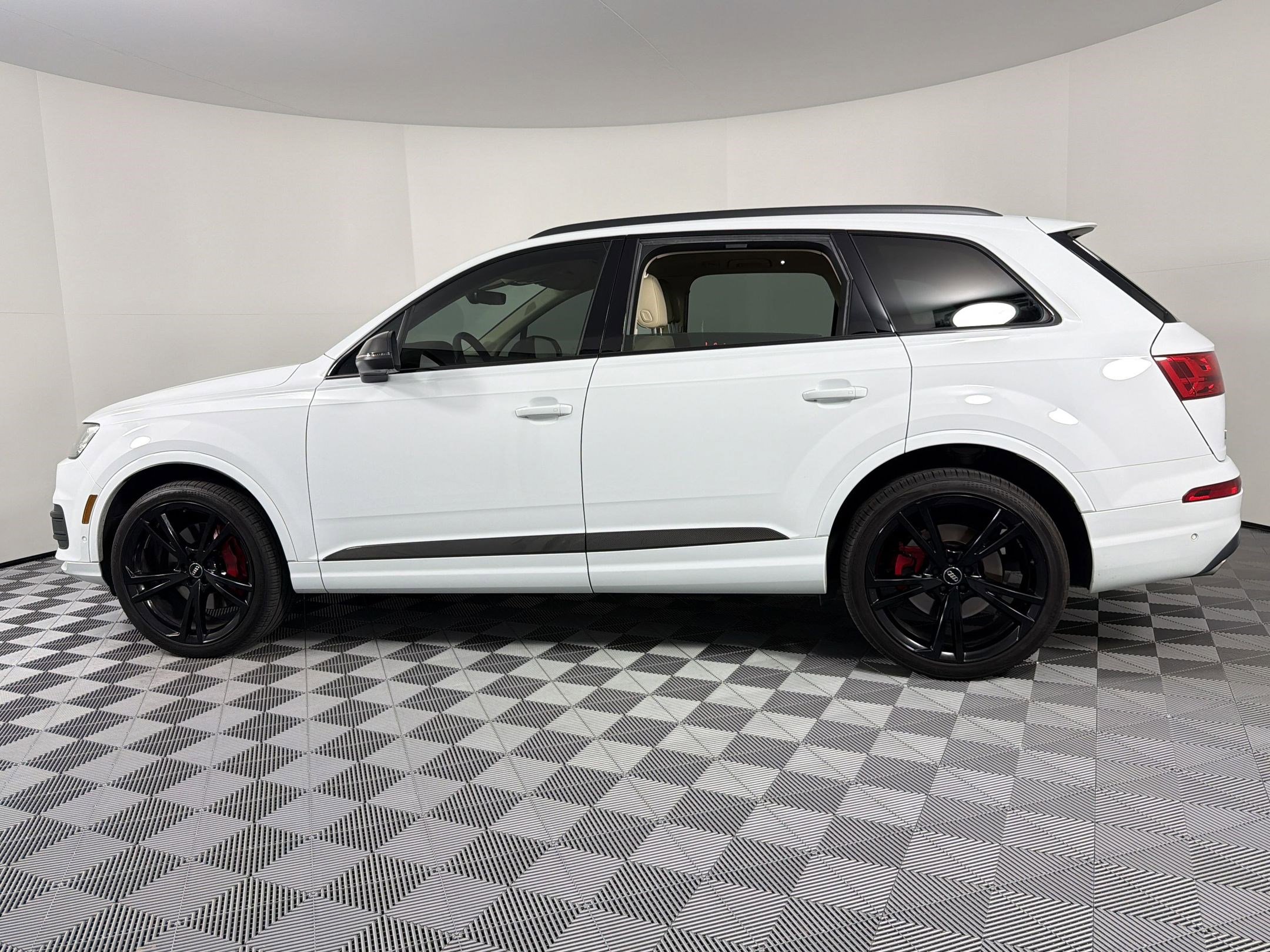 Used 2019 Audi Q7 3.0T Prestige w/ Prestige Package image 2
