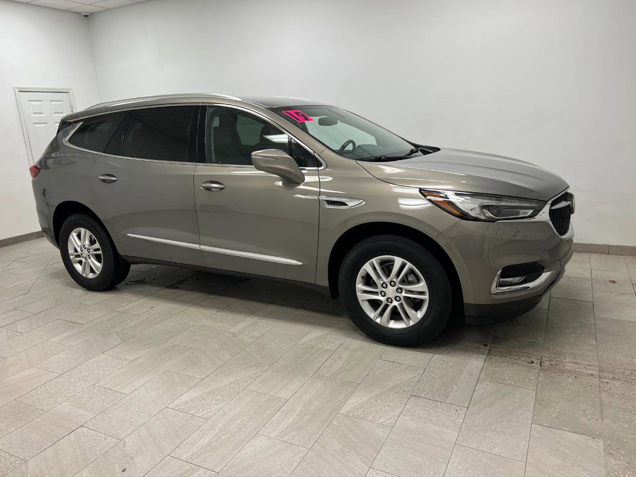 Used 2019 Buick Enclave Essence FWD image 3
