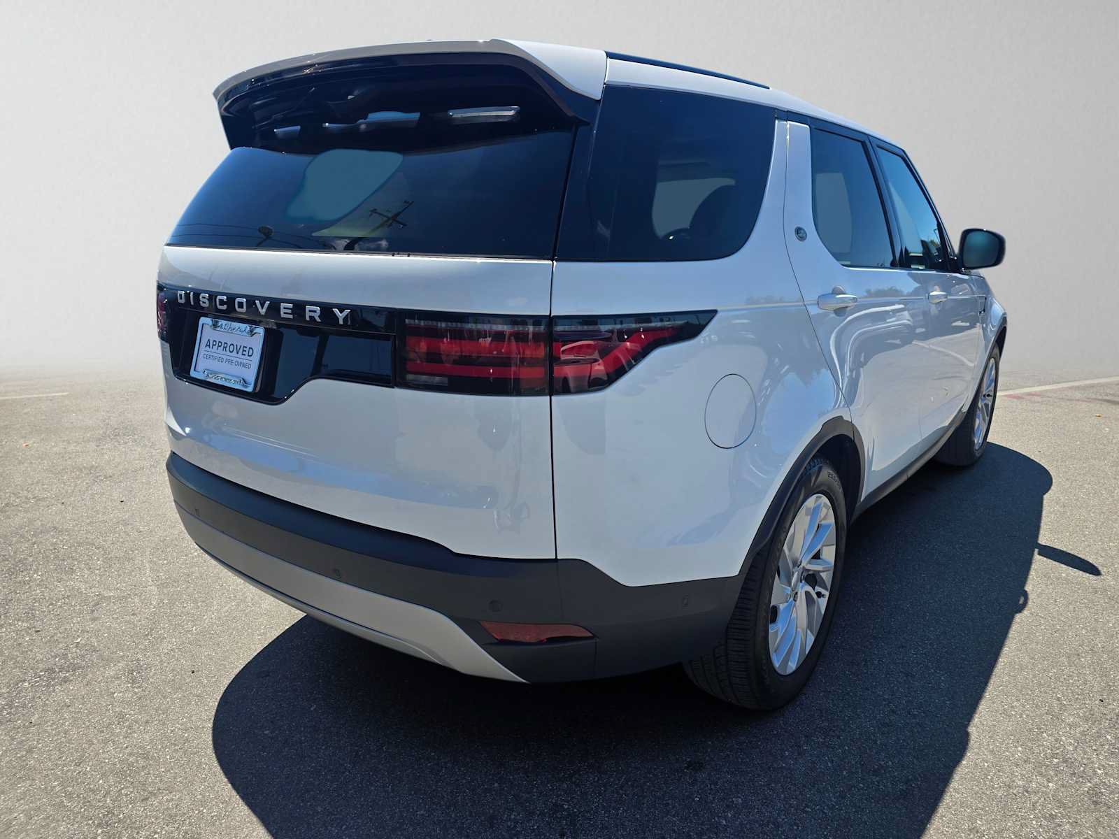 Used 2025 Land Rover Discovery S AWD/4WD image 5