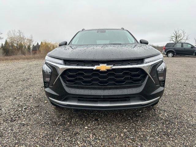 Used 2025 Chevrolet Trax LT FWD image 3