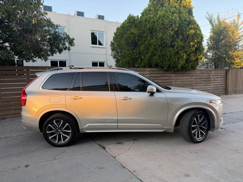 Used 2016 Volvo XC90 T6 Momentum w/ Momentum Plus Package AWD/4WD image 3