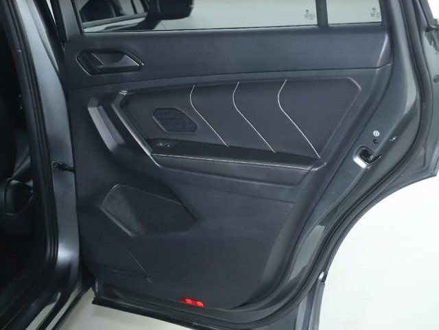 Used 2022 Volkswagen Tiguan SE R-Line image 32