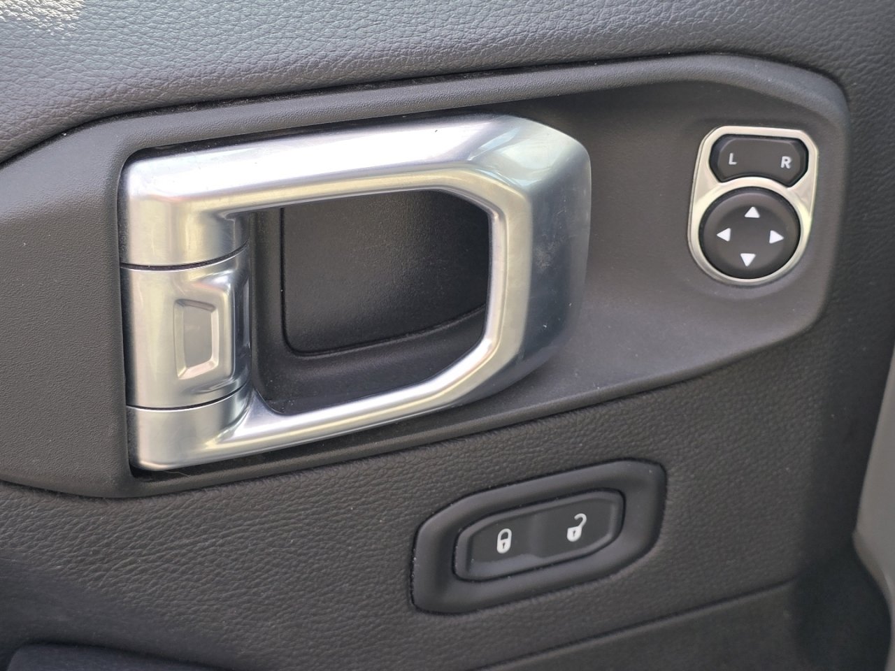 Used 2021 Jeep Gladiator Mojave w/ Dual Top Group image 29