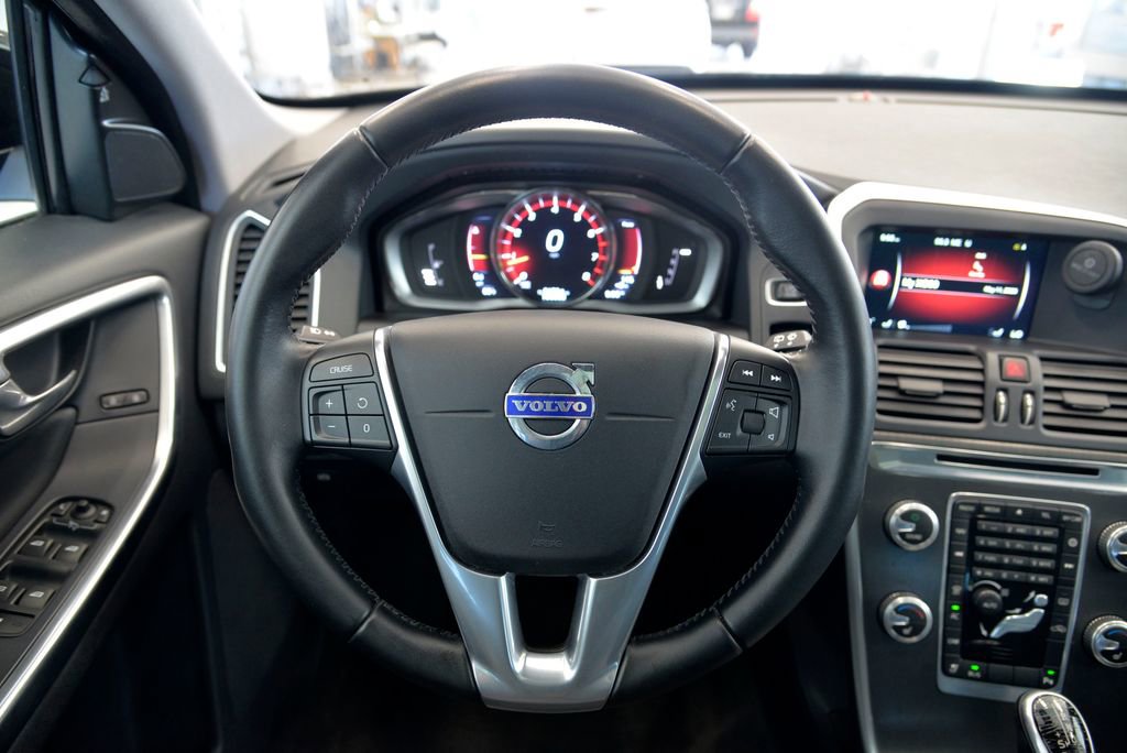 Used 2016 Volvo XC60 T5 Premier w/ Proximity Package AWD/4WD image 18