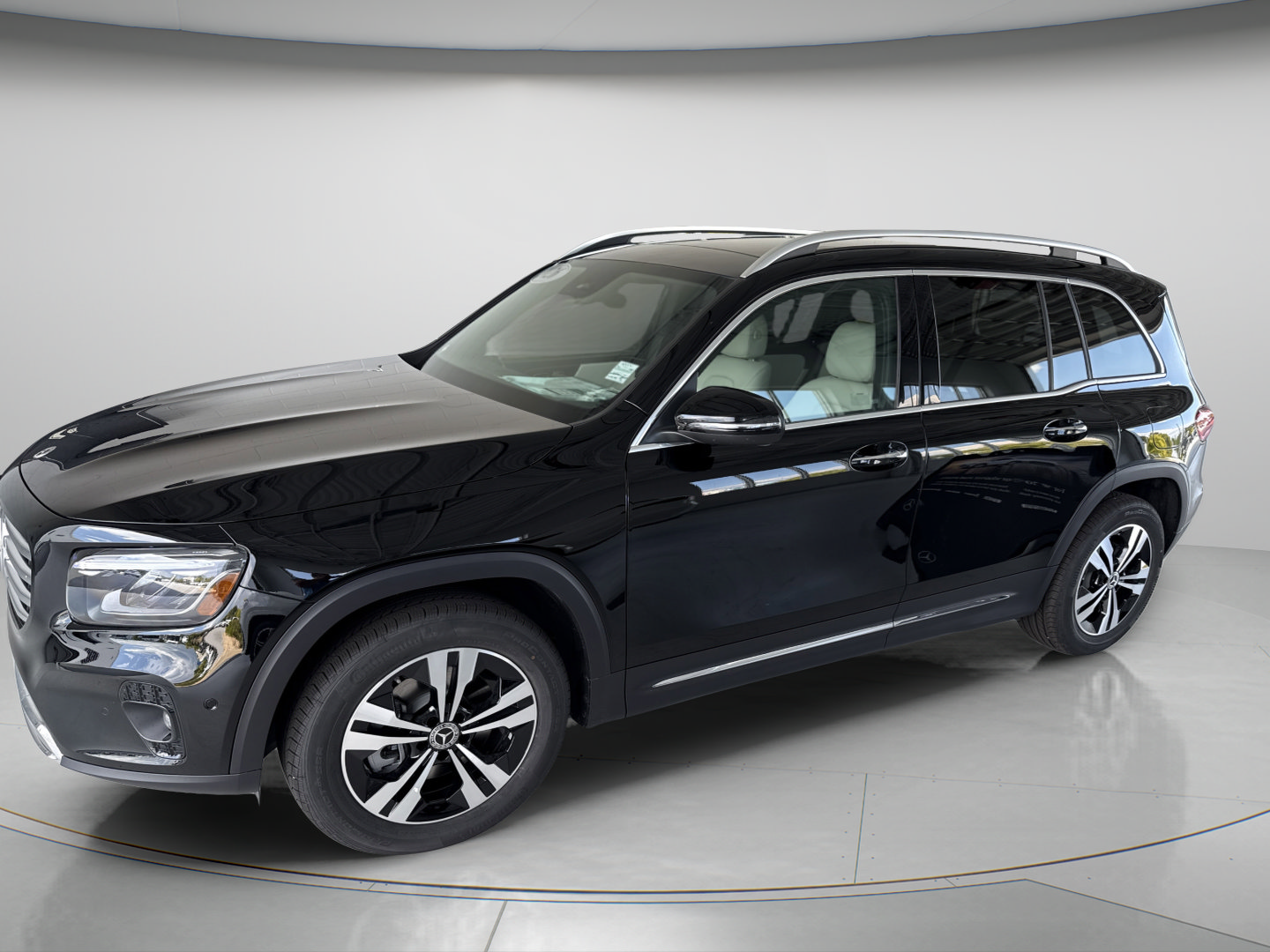 New 2026 Mercedes-Benz GLB 250 image 2