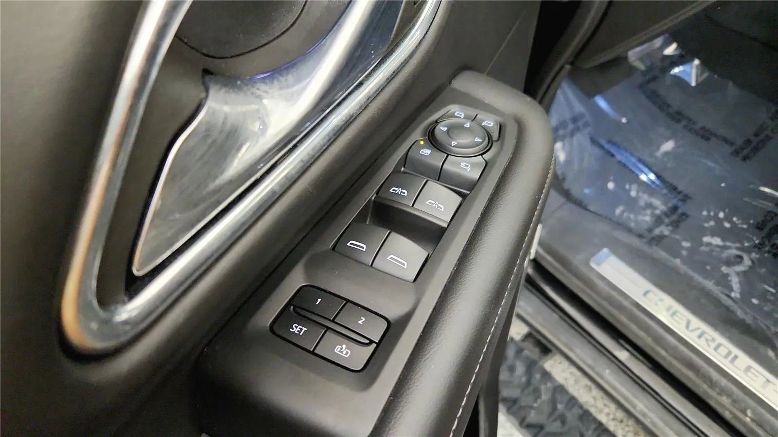 Used 2023 Chevrolet Tahoe Z71 w/ Luxury Package AWD/4WD image 35