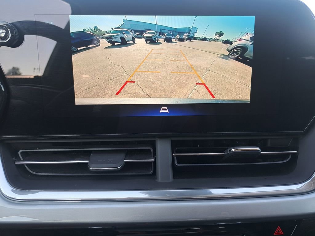 Used 2024 Chevrolet Trax LT image 11