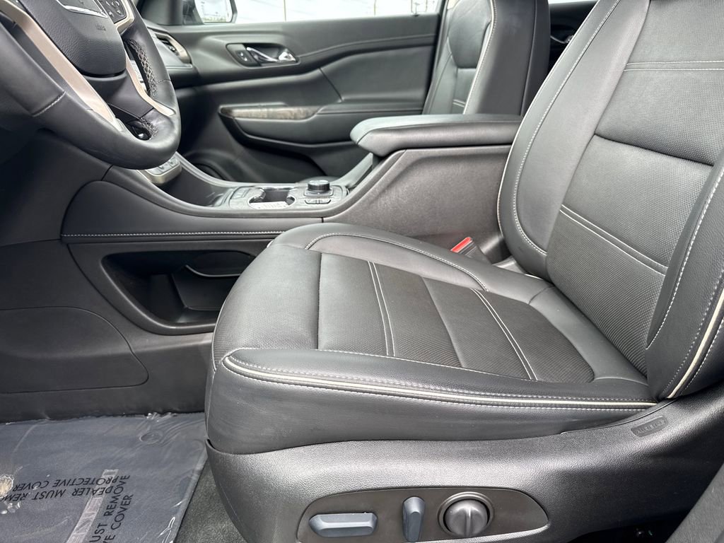 Used 2023 GMC Acadia Denali w/ Denali Technology Package image 10