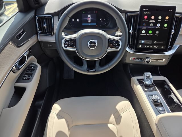 Used 2025 Volvo XC90 B5 Core AWD/4WD image 13