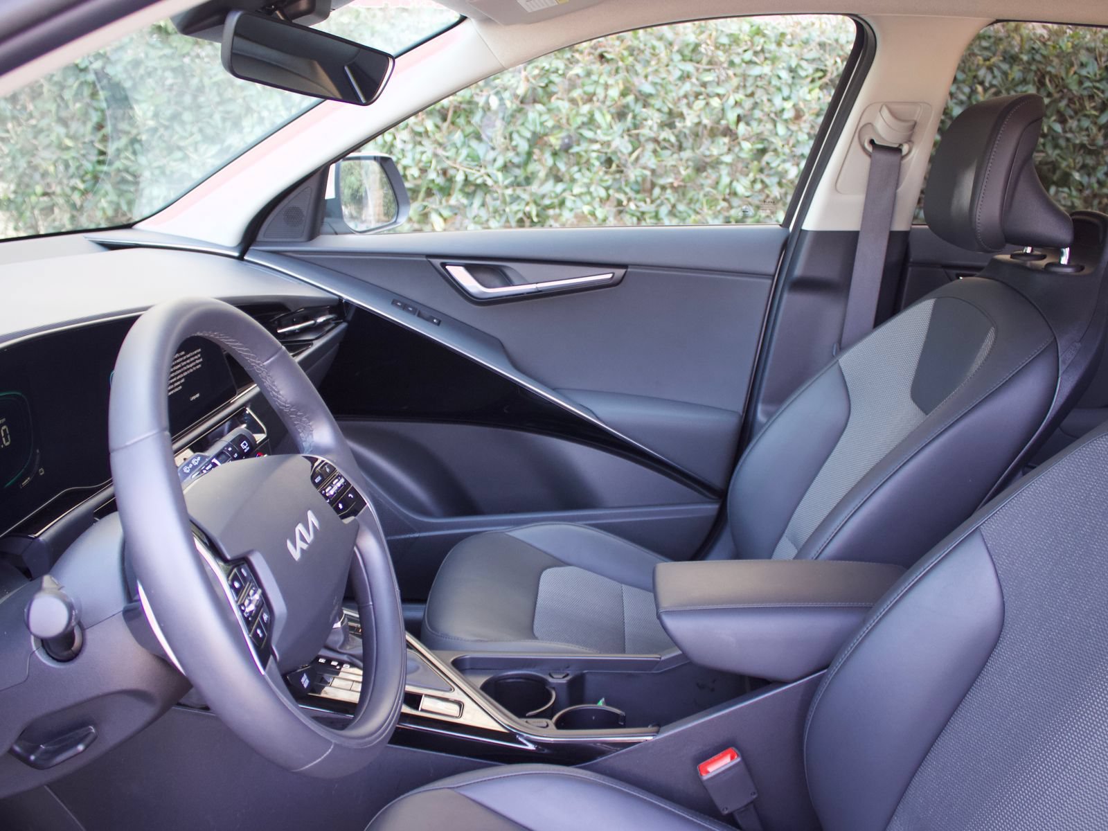 Used 2025 Kia Niro EX FWD image 11