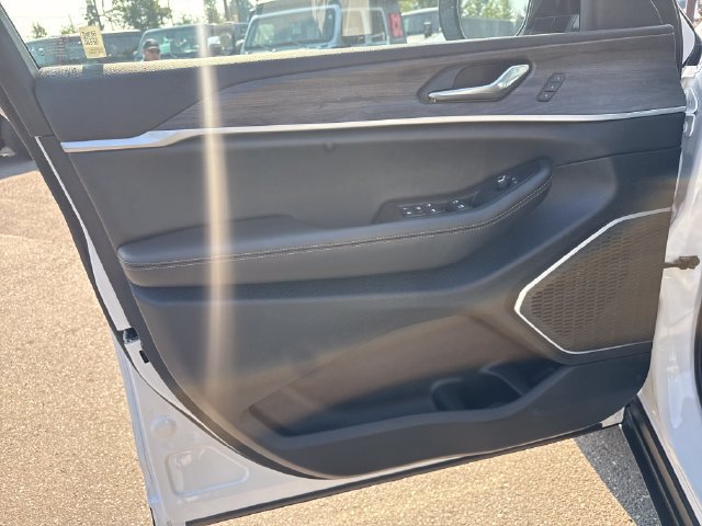 New 2026 Jeep Grand Cherokee Limited AWD/4WD image 15