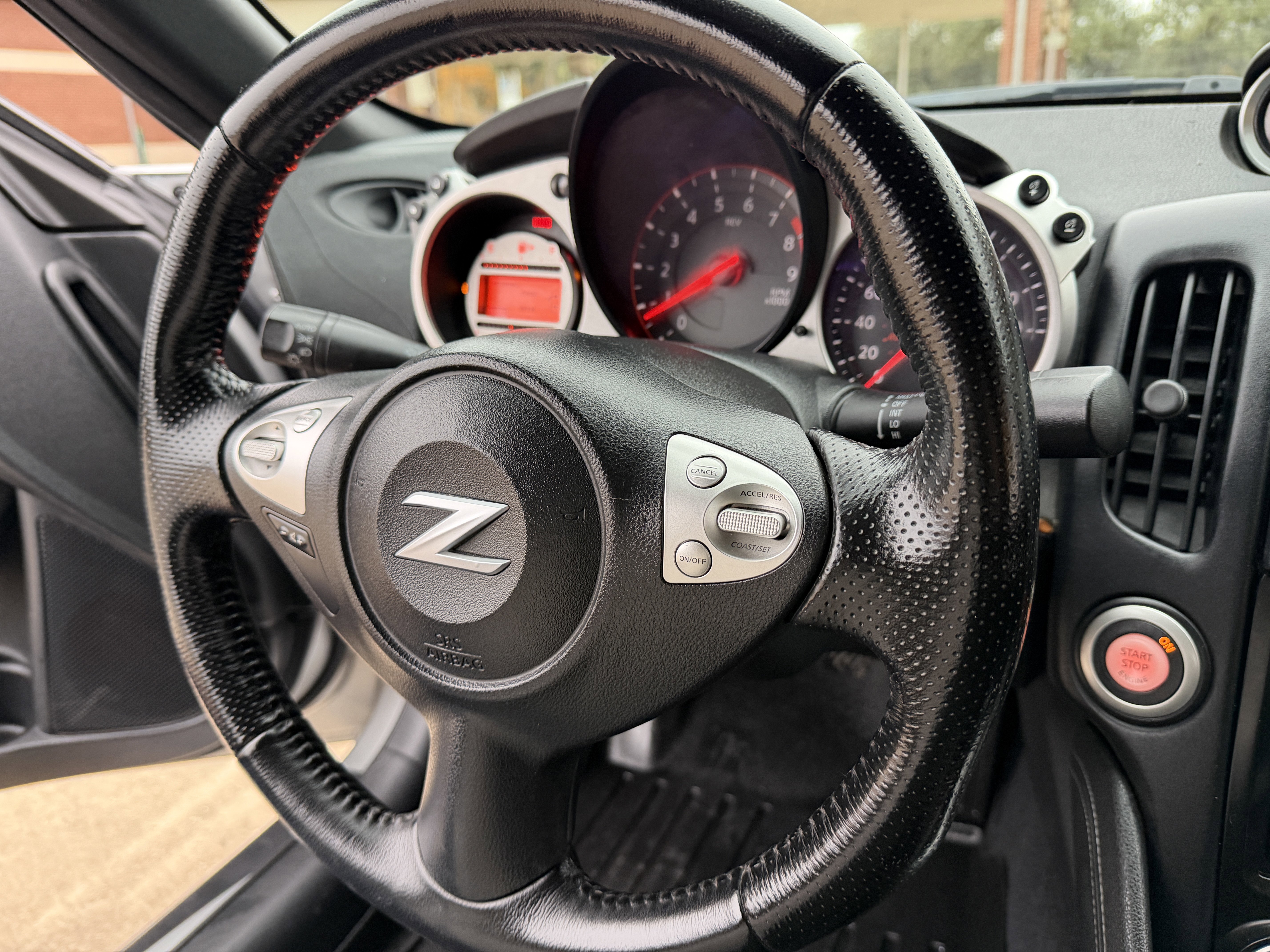 Used 2011 Nissan 370Z Coupe image 21