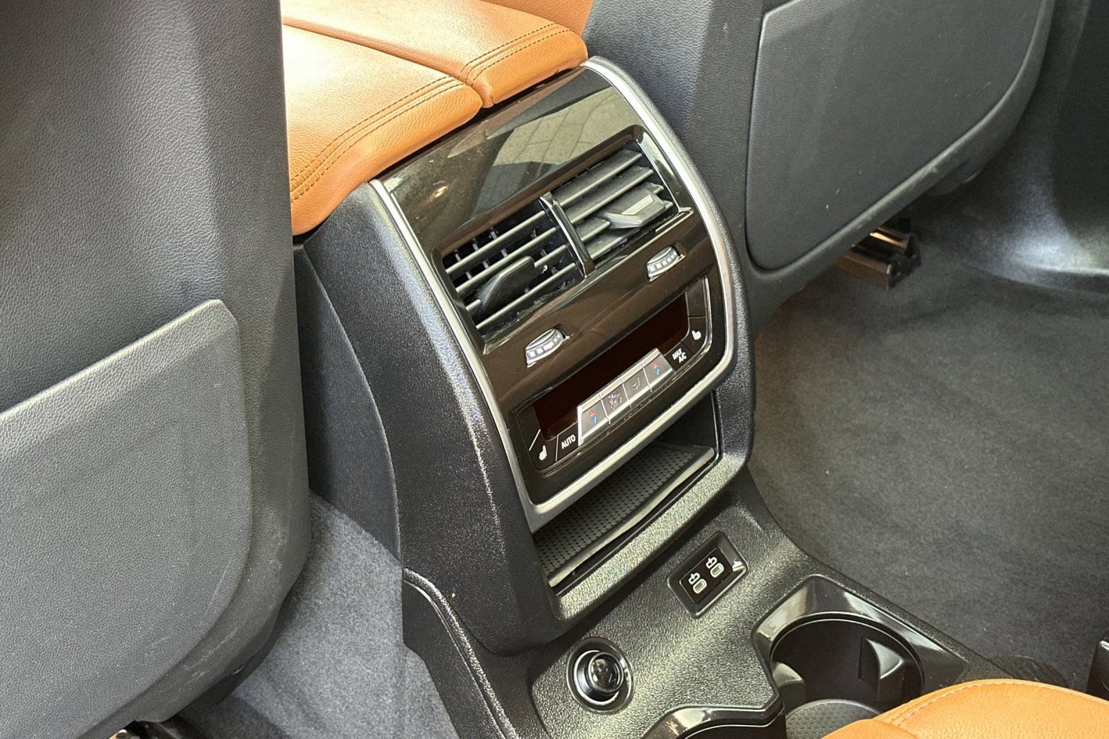 Used 2022 BMW X7 xDrive40i w/ Premium Package AWD/4WD image 15