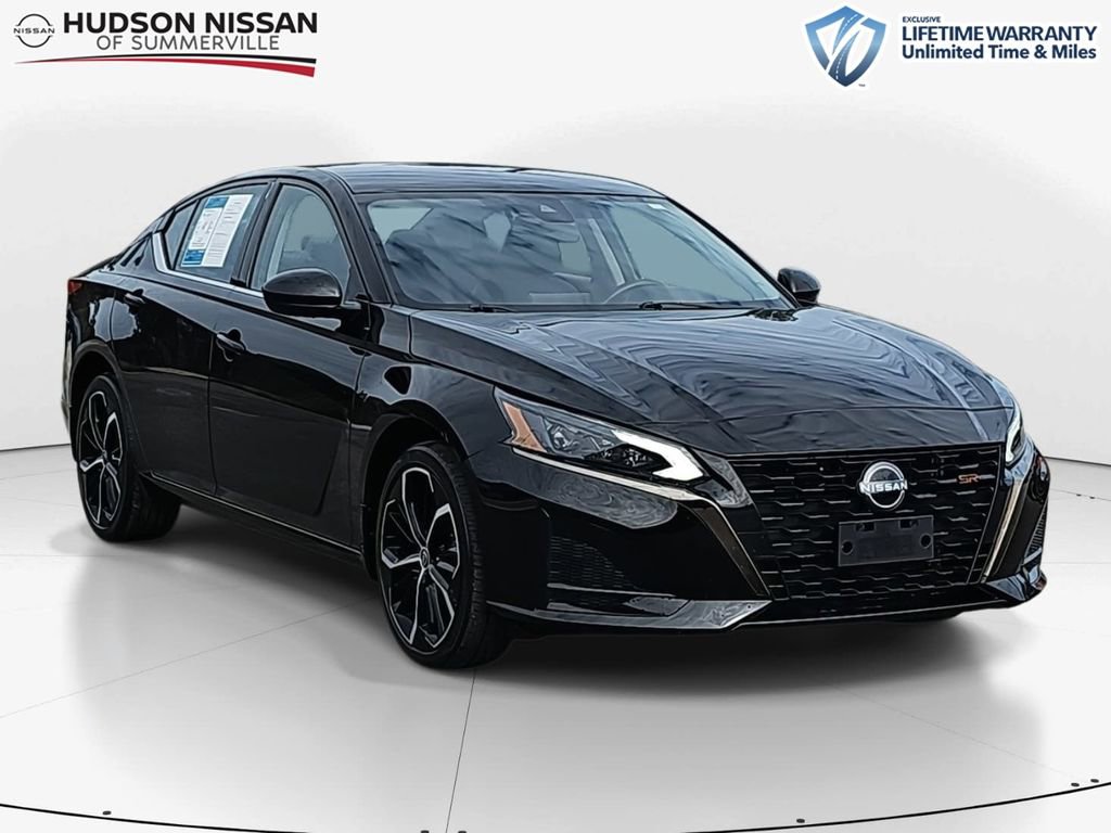 Used 2023 Nissan Altima 2.5 SR image 1