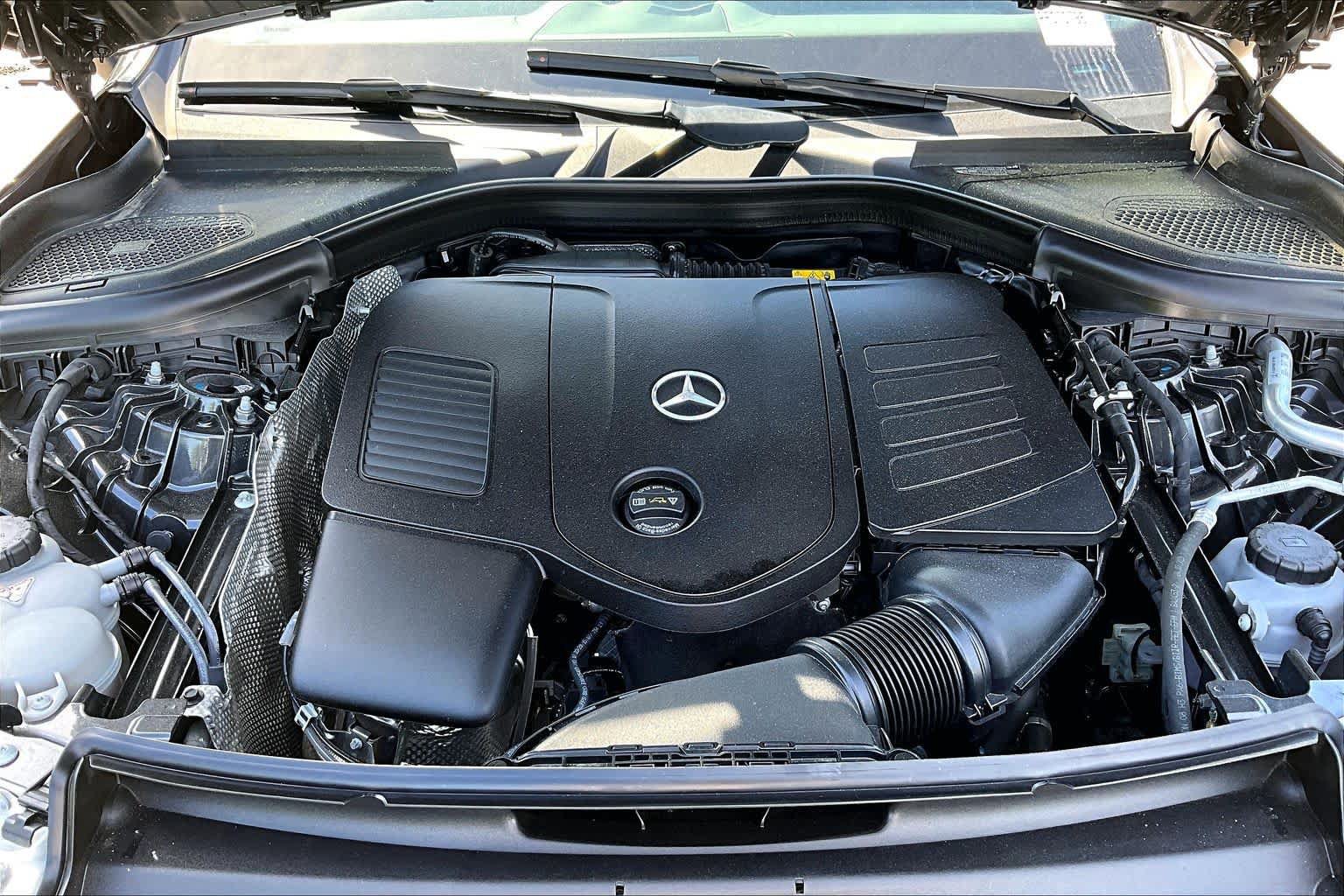 Used 2024 Mercedes-Benz GLC 300 4MATIC image 30