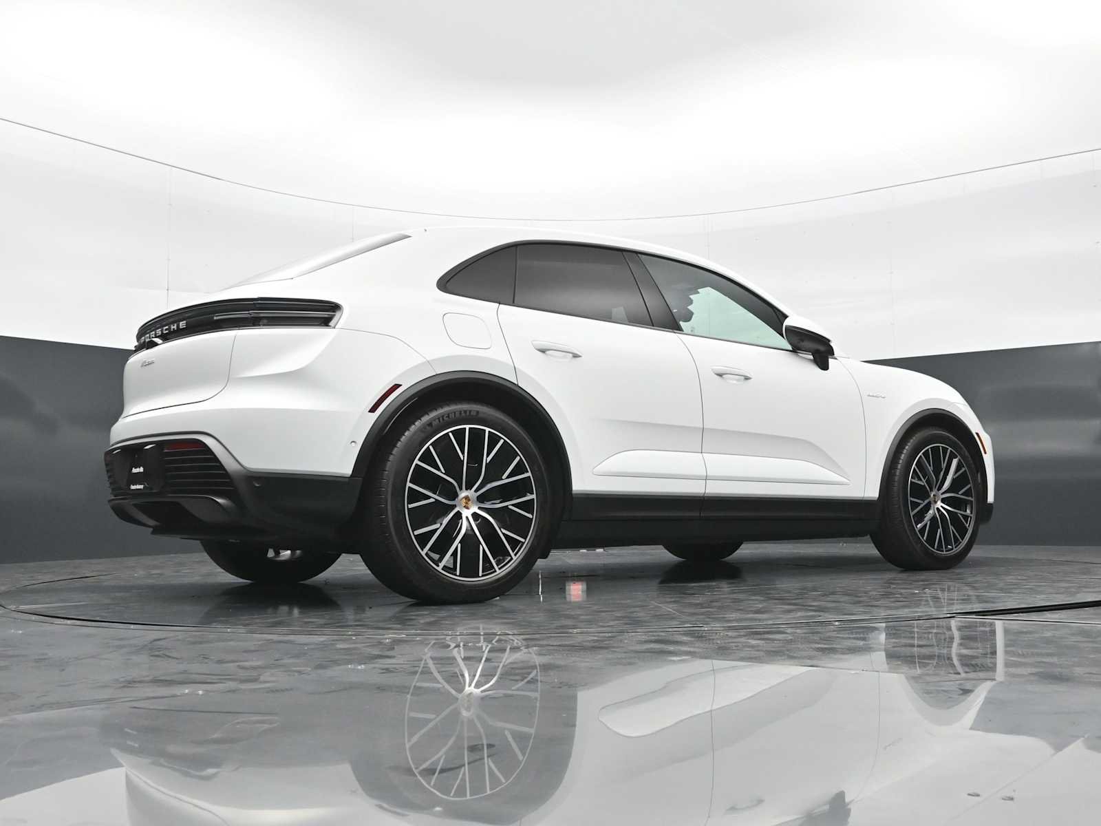 Certified 2025 Porsche Macan Electric RWD image 41
