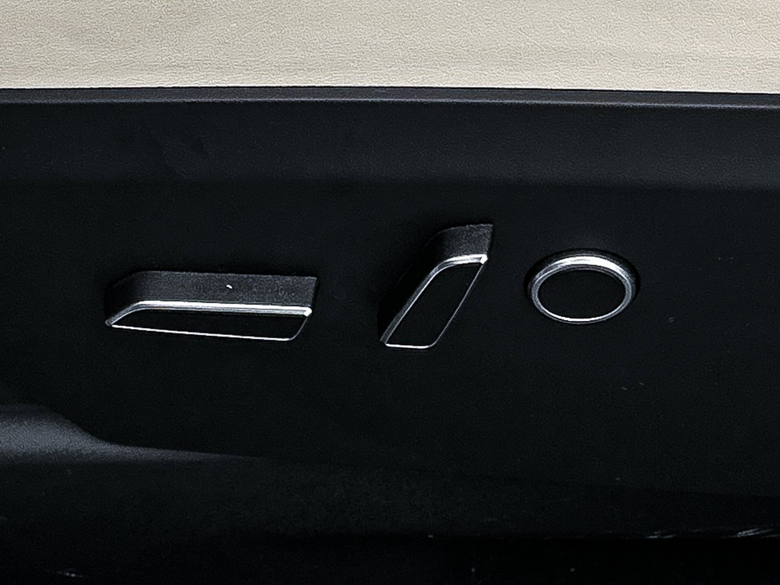 Used 2022 Tesla Model X Plaid image 21