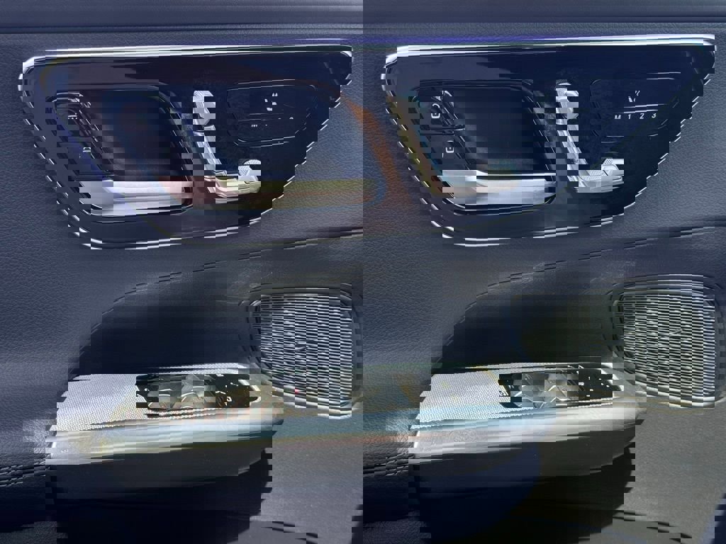 Used 2025 Mercedes-Benz GLC 300 4MATIC image 28