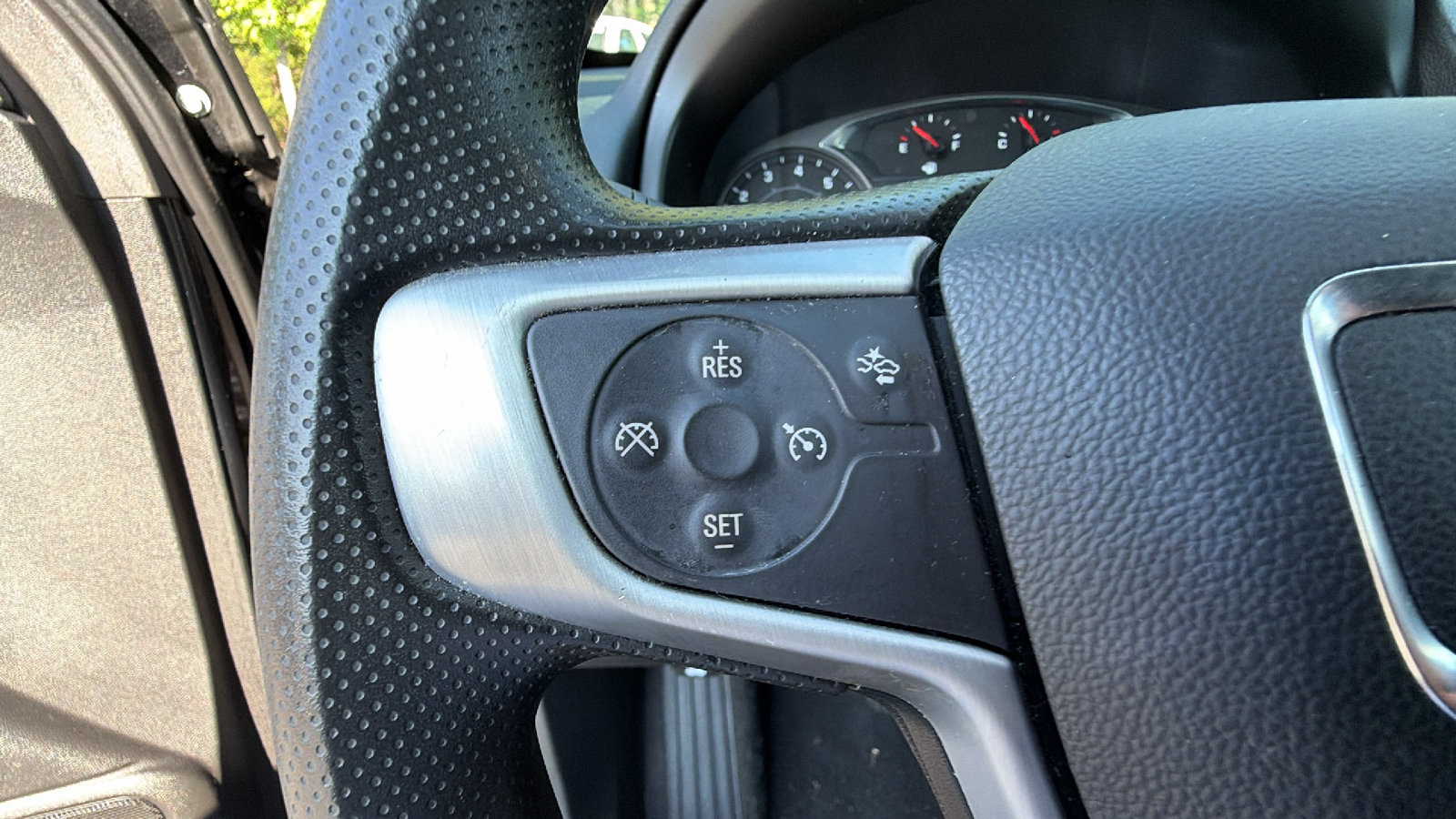 Used 2024 GMC Terrain SLE AWD/4WD image 26