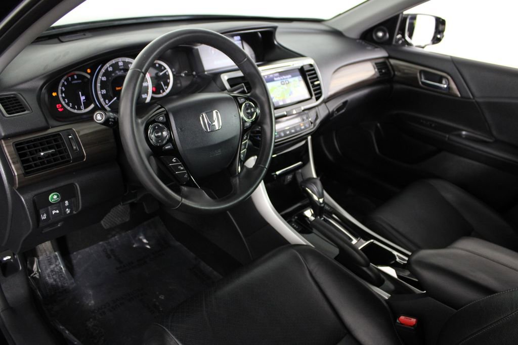 Used 2016 Honda Accord Touring image 17